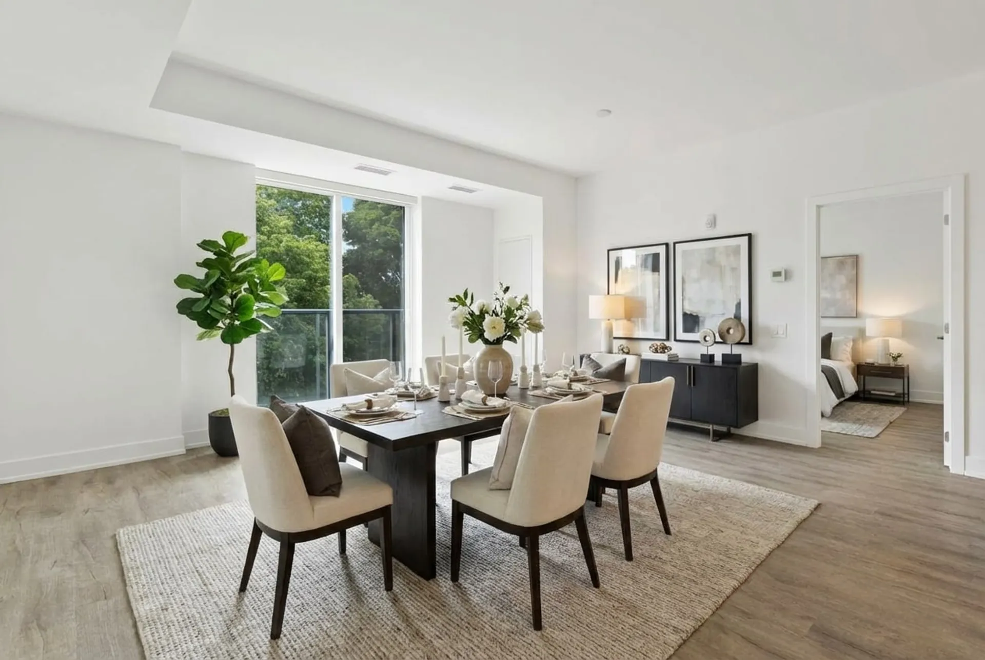 Nachher : Beispiel für virtuelles Home Staging ausgehend von einem leeren Raum.